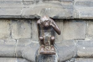 Le retour de Mons B, le petit singe de l&rsquo;Hôtel de Ville de Mons, pendant le marché de Noël